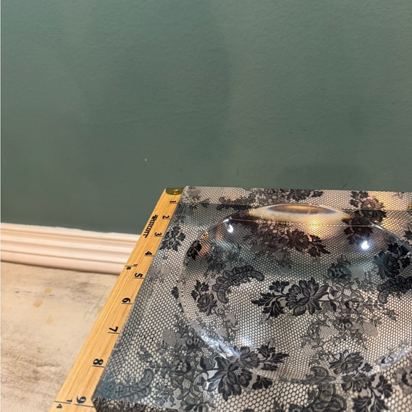 Elegant Black Floral Soap Dish - Picture 5 of 6